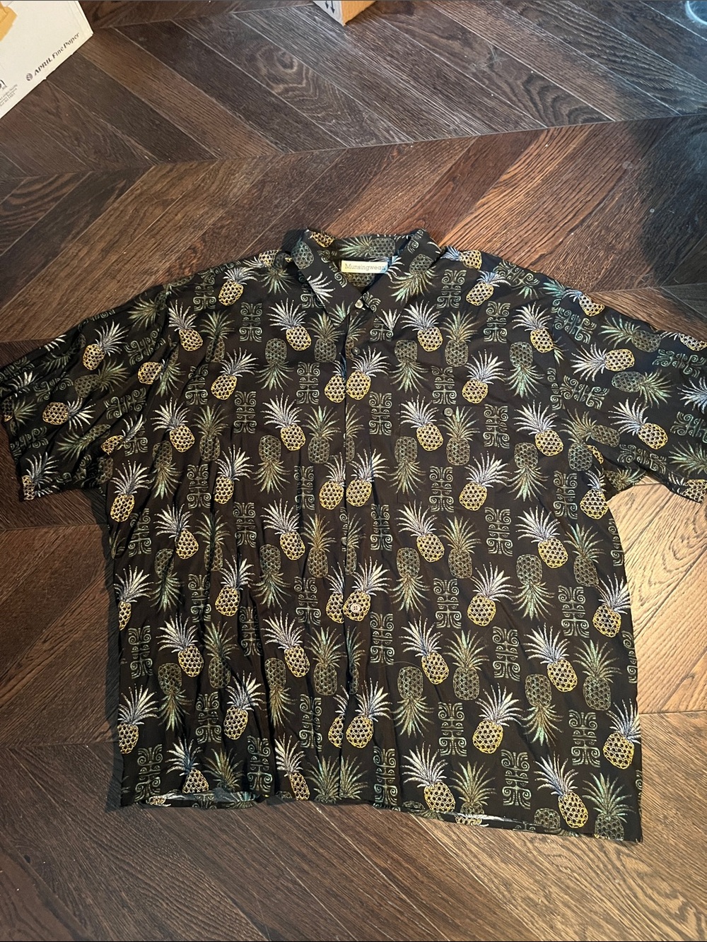 Men's Black Pineapple-Print Short Sleeve Button-Down Shirt